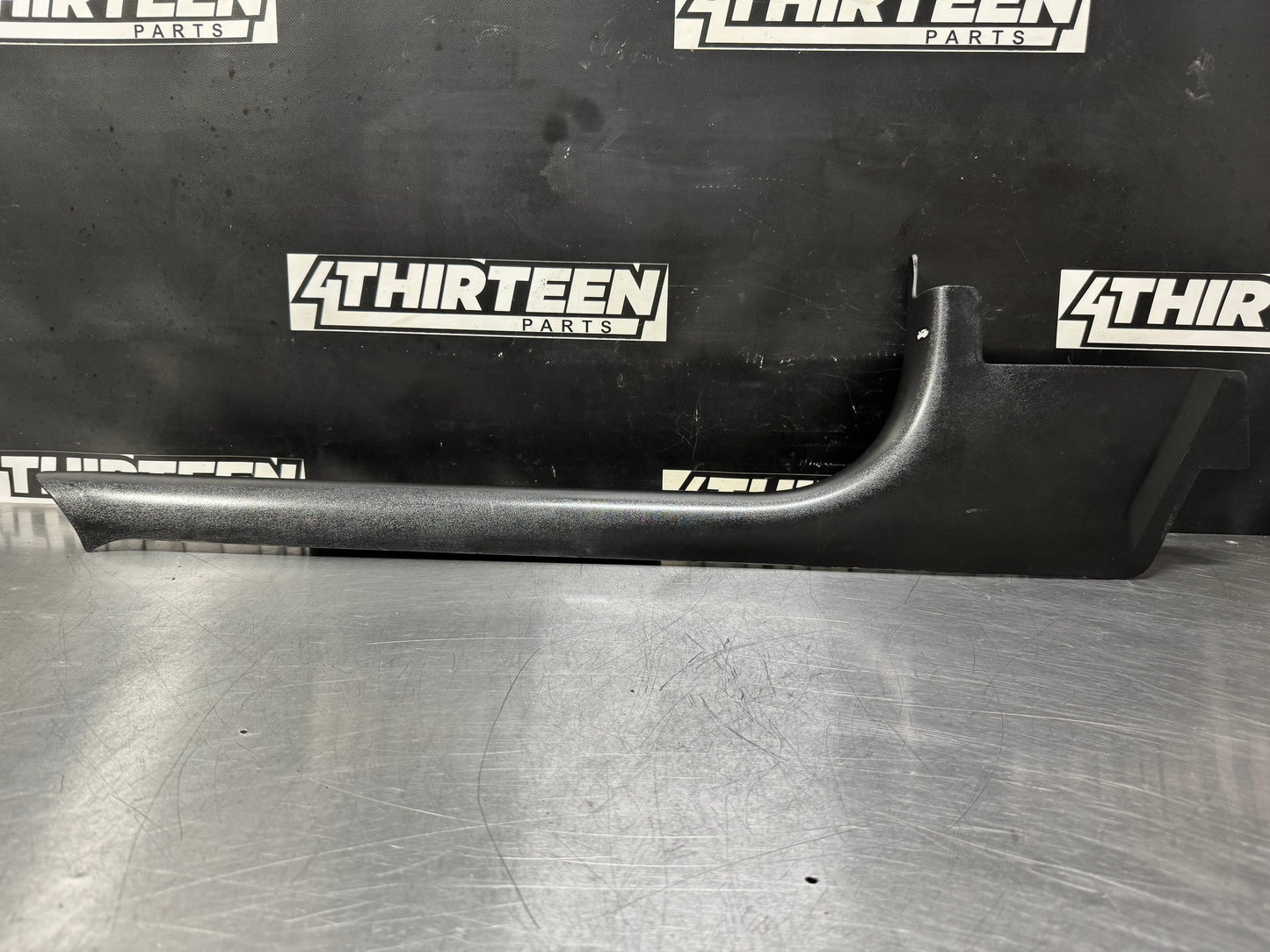 1997-2004 C5 CORVETTE DRIVER SIDE DOOR SILL KICK PANEL LH BLK OEM 10247091 #L462