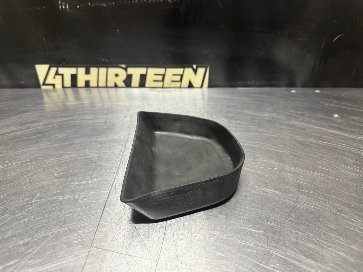 04-06 PONTIAC GTO CENTER CONSOLE RUBBER TRAY LINER #N411