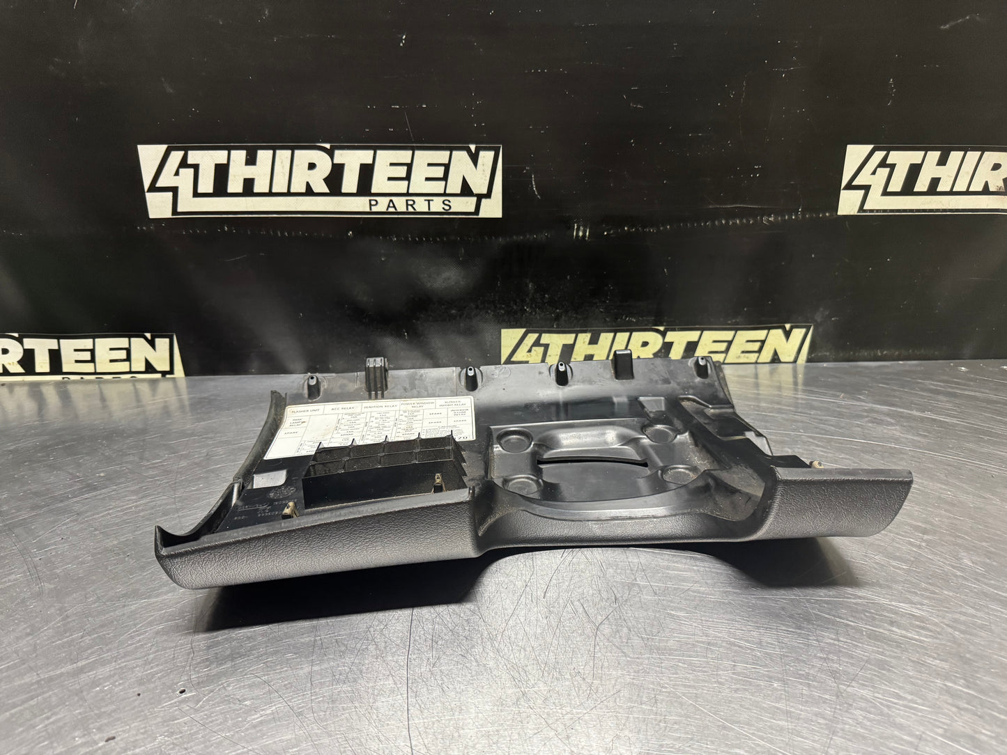 04 - 06 PONTIAC GTO KNEE BOLSTER BLCK OEM 92123170 #N687