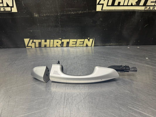 18-23 FORD MUSTANG GT RH PASSENGER SIDE EXTERIOR DOOR HANDLE SILVER OEM #V21