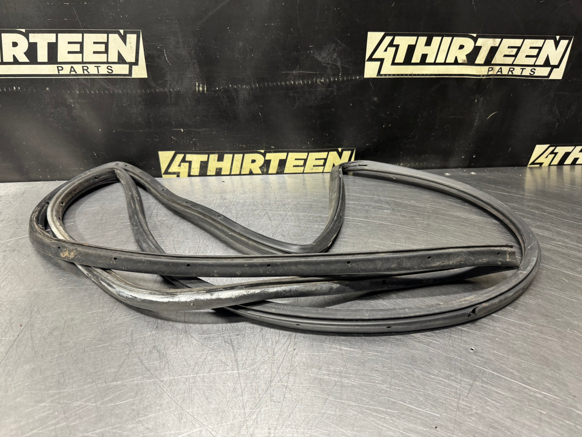 04-06 PONTIAC GTO LH DRIVER DOOR SILL WEATHER STRIP SEAL OEM #N939