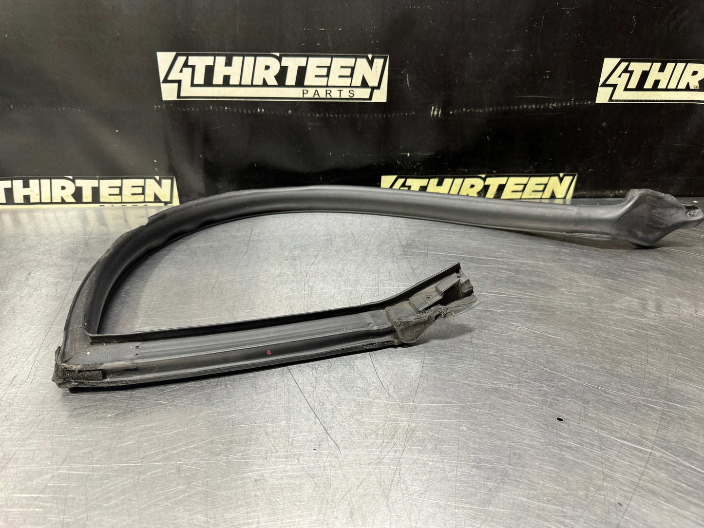 01-04 C5 Z06 FRC CORVETTE LH DRIVER  DOOR SEAL OEM #N848
