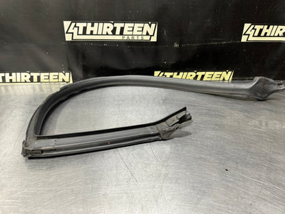 01-04 C5 Z06 FRC CORVETTE LH DRIVER  DOOR SEAL OEM #N848