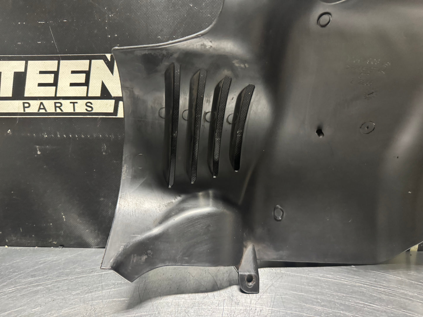 03-06 CHEVY TAHOE GMC YUKON CADILLAC ESCALADE ENGINE COVER 12597908 OEM #N551