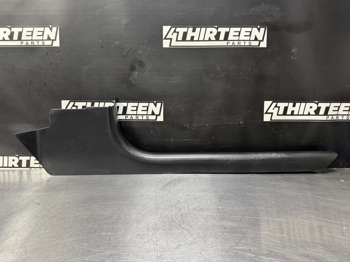 97-04 C5 CORVETTE PASSENGER SIDE DOOR SILL KICK PANEL RH BLK OEM 10247092 #L470