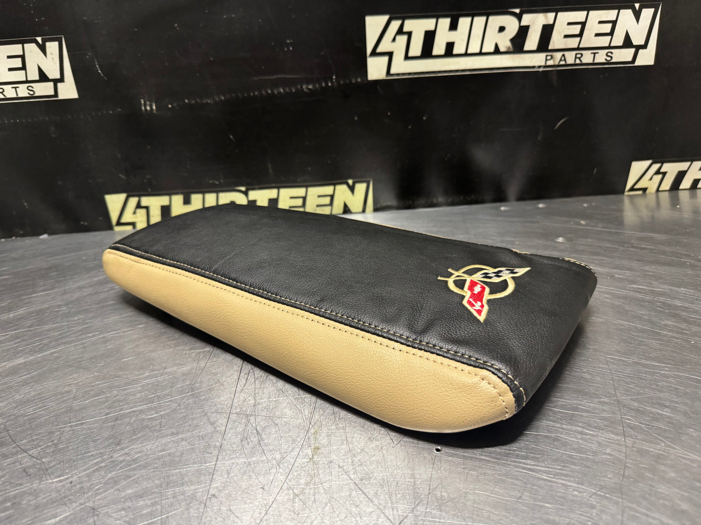 97-04 C5 CORVETTE CENTER CONSOLE LID ARMREST LEATHER COVER OEM #N521