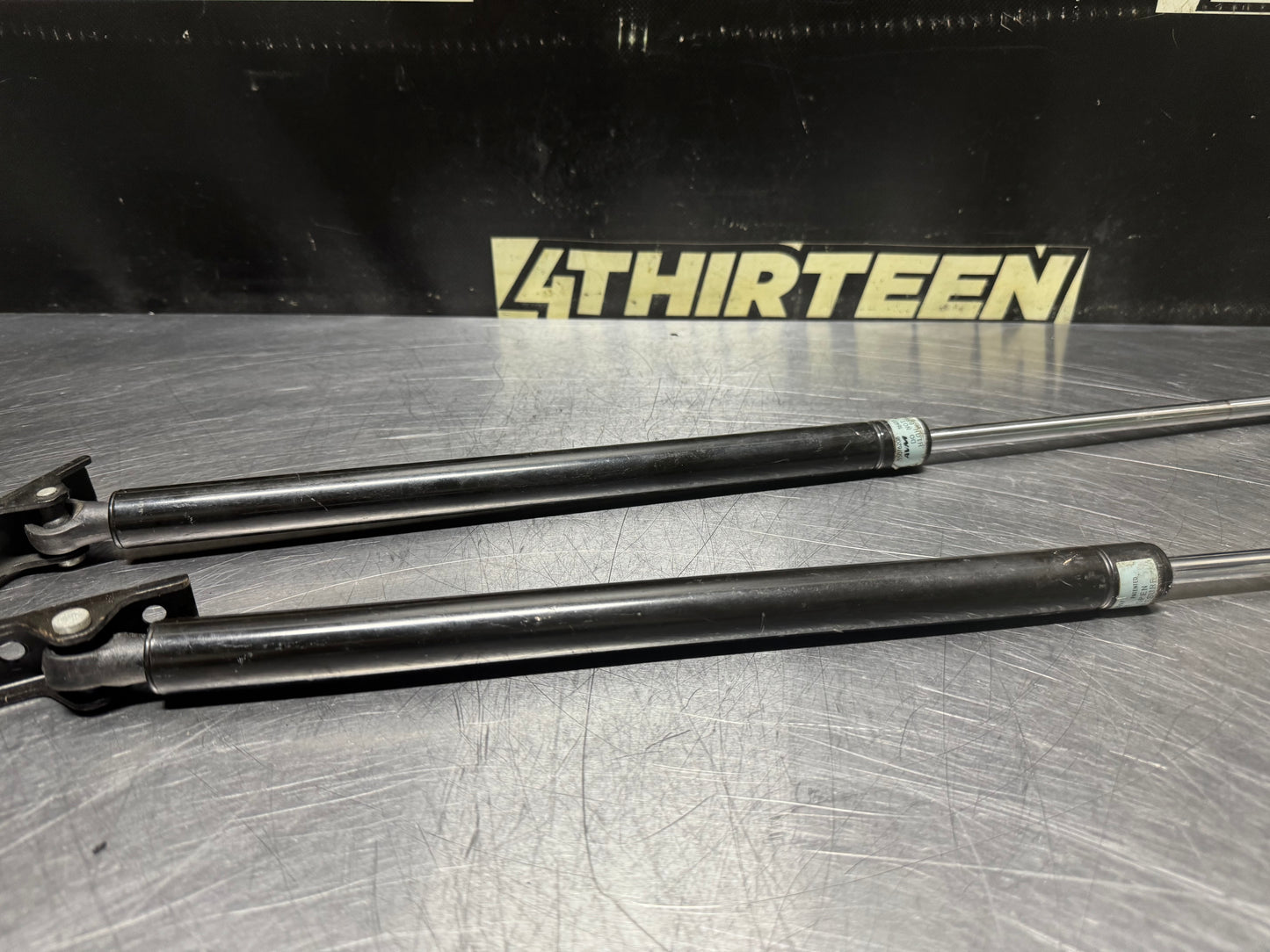 97-01 JEEP CHEROKEE XJ REAR LIFT GATE SUPPORT STRUT SET OF 2 55076208 OEM #N666