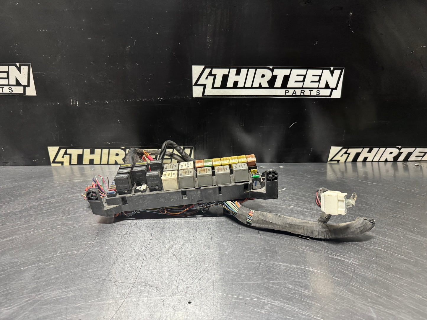04-06 PONTIAC GTO FUSE BOX #N139