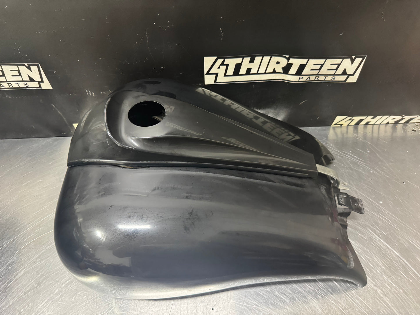 2010 HARLEY DAVIDSON STREET GLIDE OEM TANK WITH ADVAN BLK STRETCHED COVERS #N333