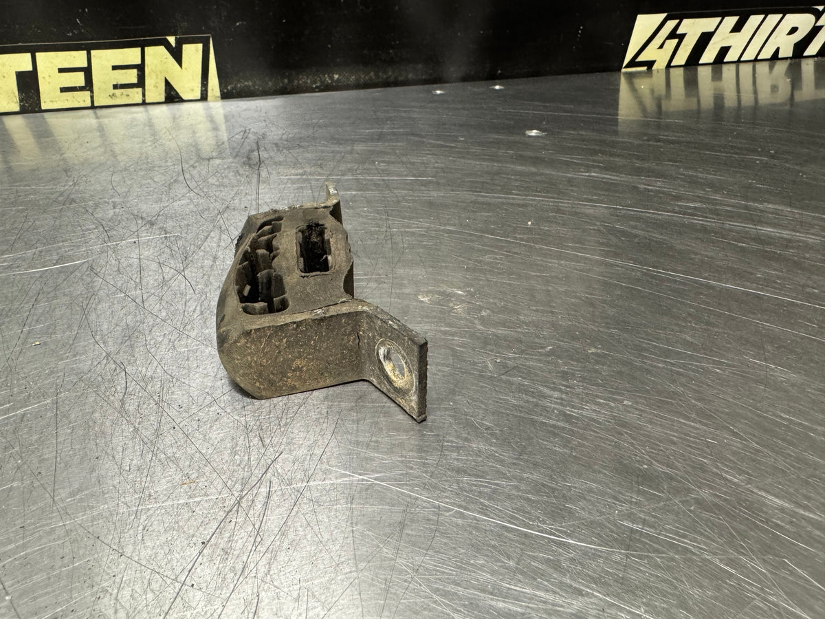 1997-2004 C5 CORVETTE REAR RUBBER EXHAUST HANGER #N885