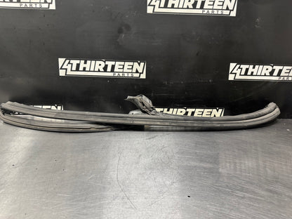 97-04 CORVETTE C5 FRONT WINDSHIELD SEAL / WEATHERSTRIPPING OEM #L473
