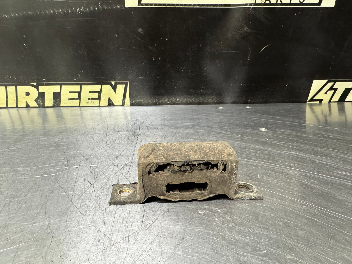 1997-2004 C5 CORVETTE REAR RUBBER EXHAUST HANGER #N886