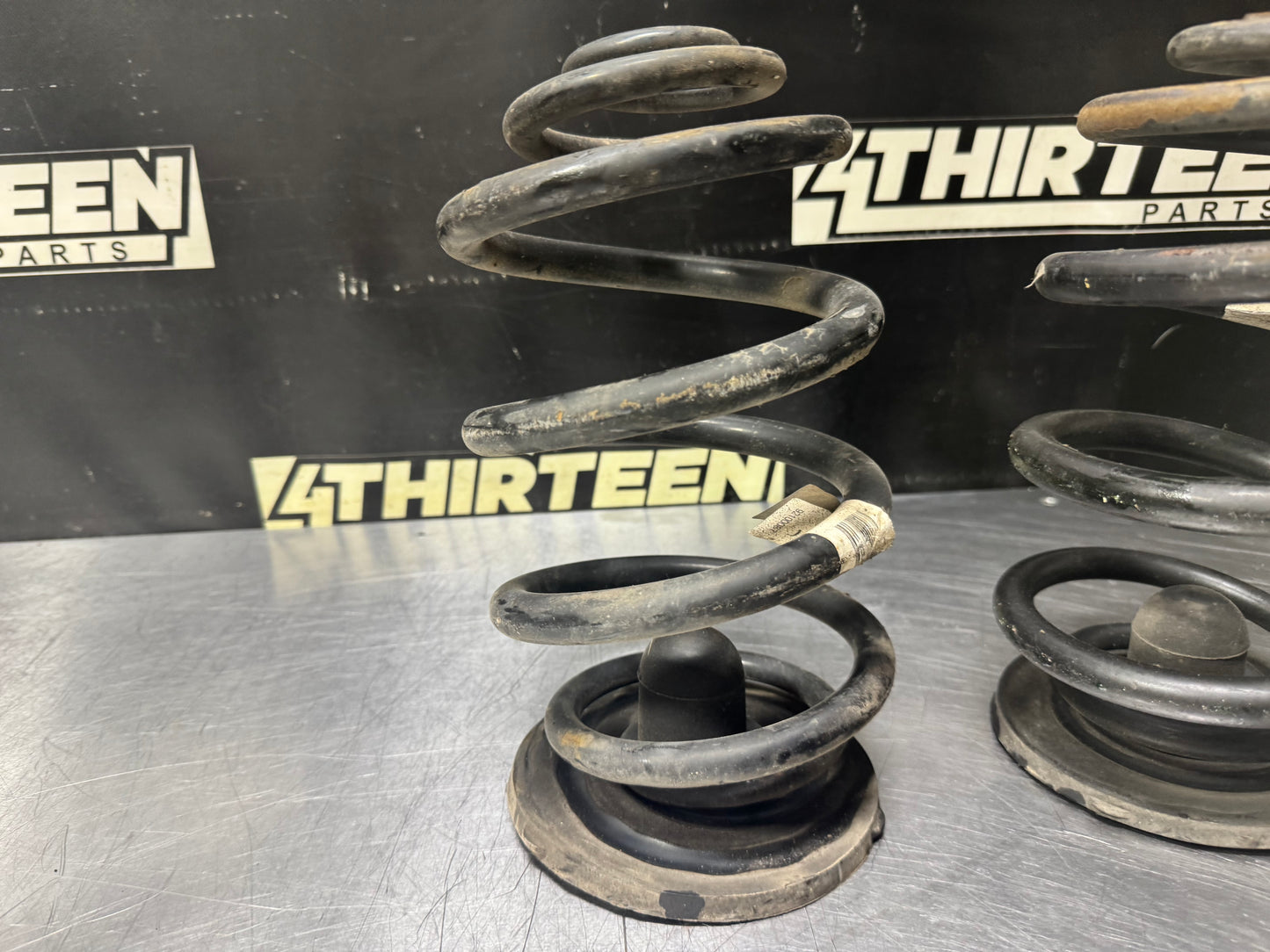 04-06 PONTIAC GTO REAR COIL SPRINGS 92100087 OEM #N388