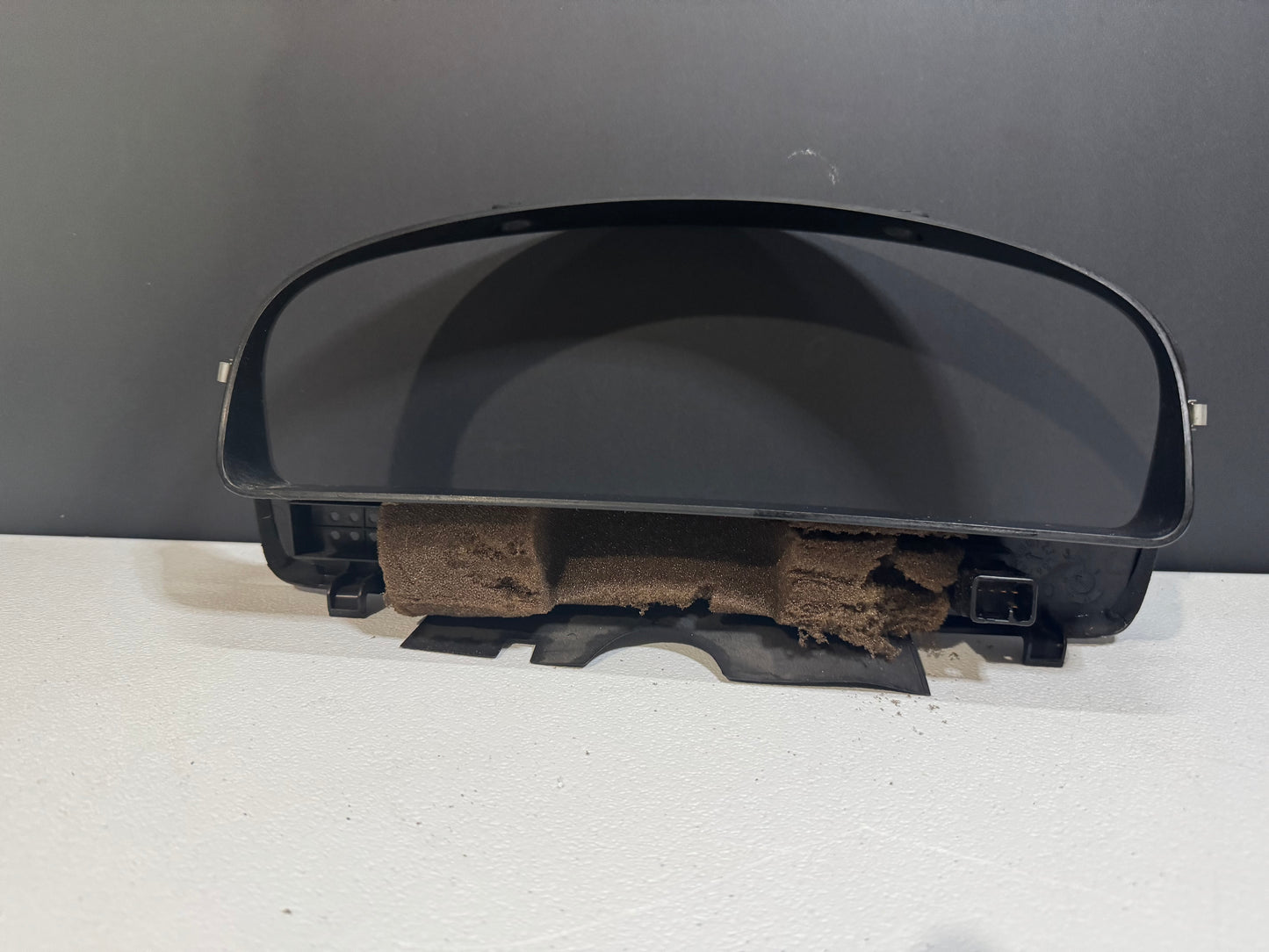 04-06 PONTIAC GTO CLUSTER BEZEL TRIM OEM #K9