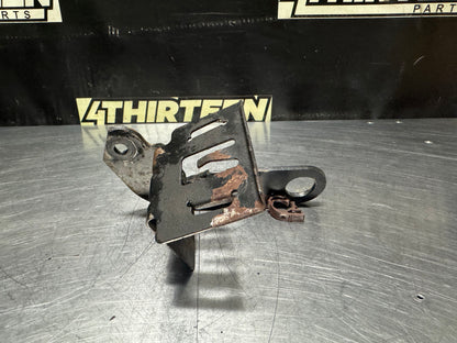 04-06 PONTIAC GTO POWER STEERING RESERVOIR BRACKET OEM #N482