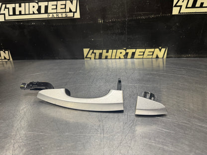 18-23 FORD MUSTANG GT RH PASSENGER SIDE EXTERIOR DOOR HANDLE SILVER OEM #V21