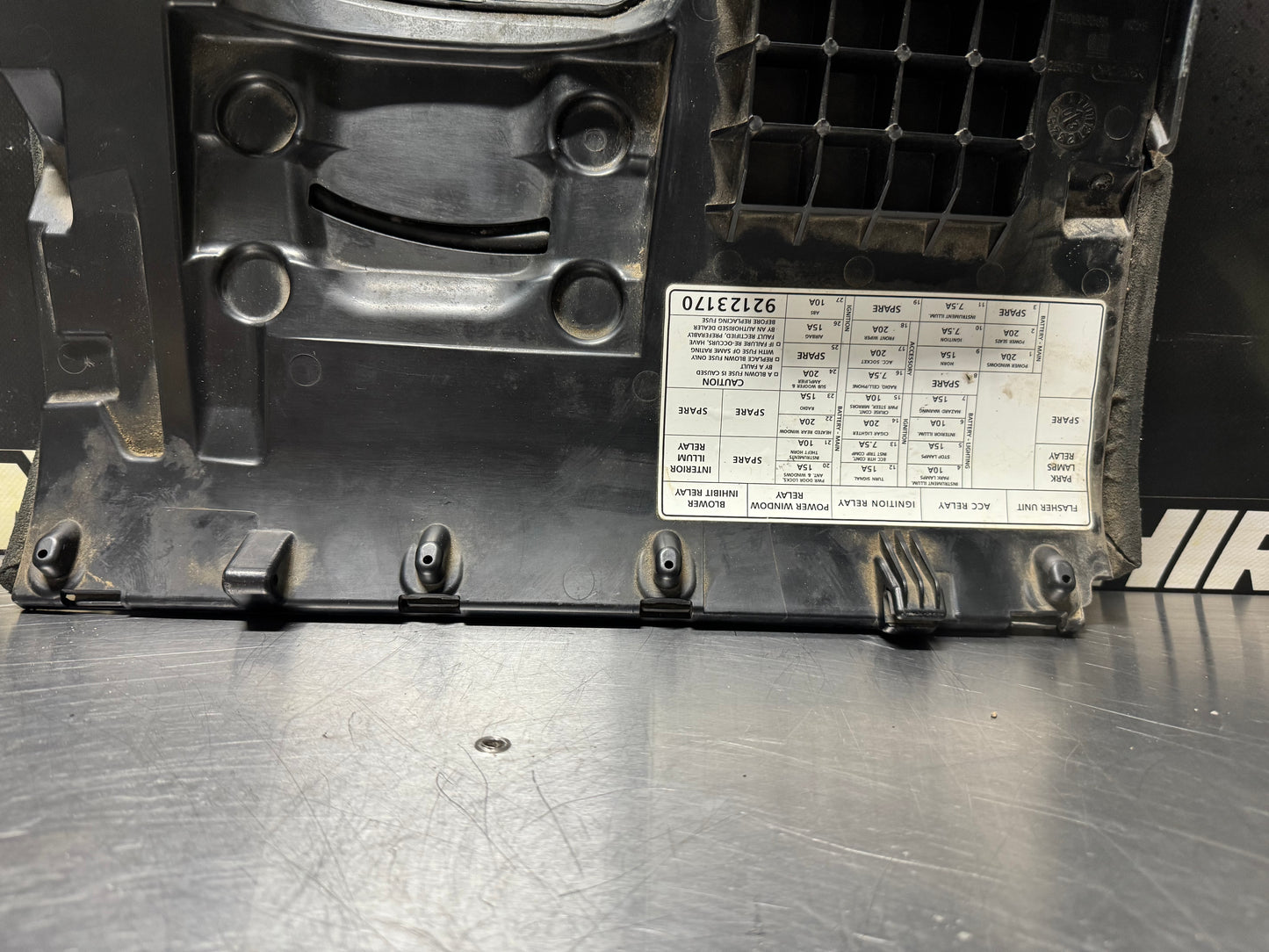 04-06 PONTIAC GTO LOWER DASH FUSE PANEL COVER OEM #N126