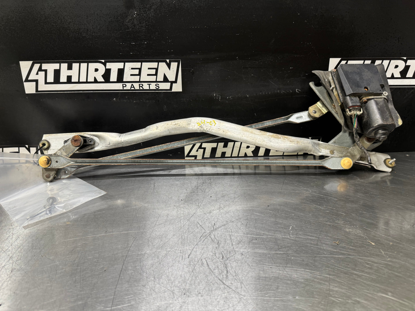 97-04 C5 CORVETTE WINDSHIELD WIPER ARM LINKAGE MOTOR ASSEMBLY #L480