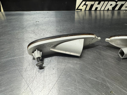 04-06 PONTIAC GTO FRONT BUMPER SIDE MARKERS OEM #N85