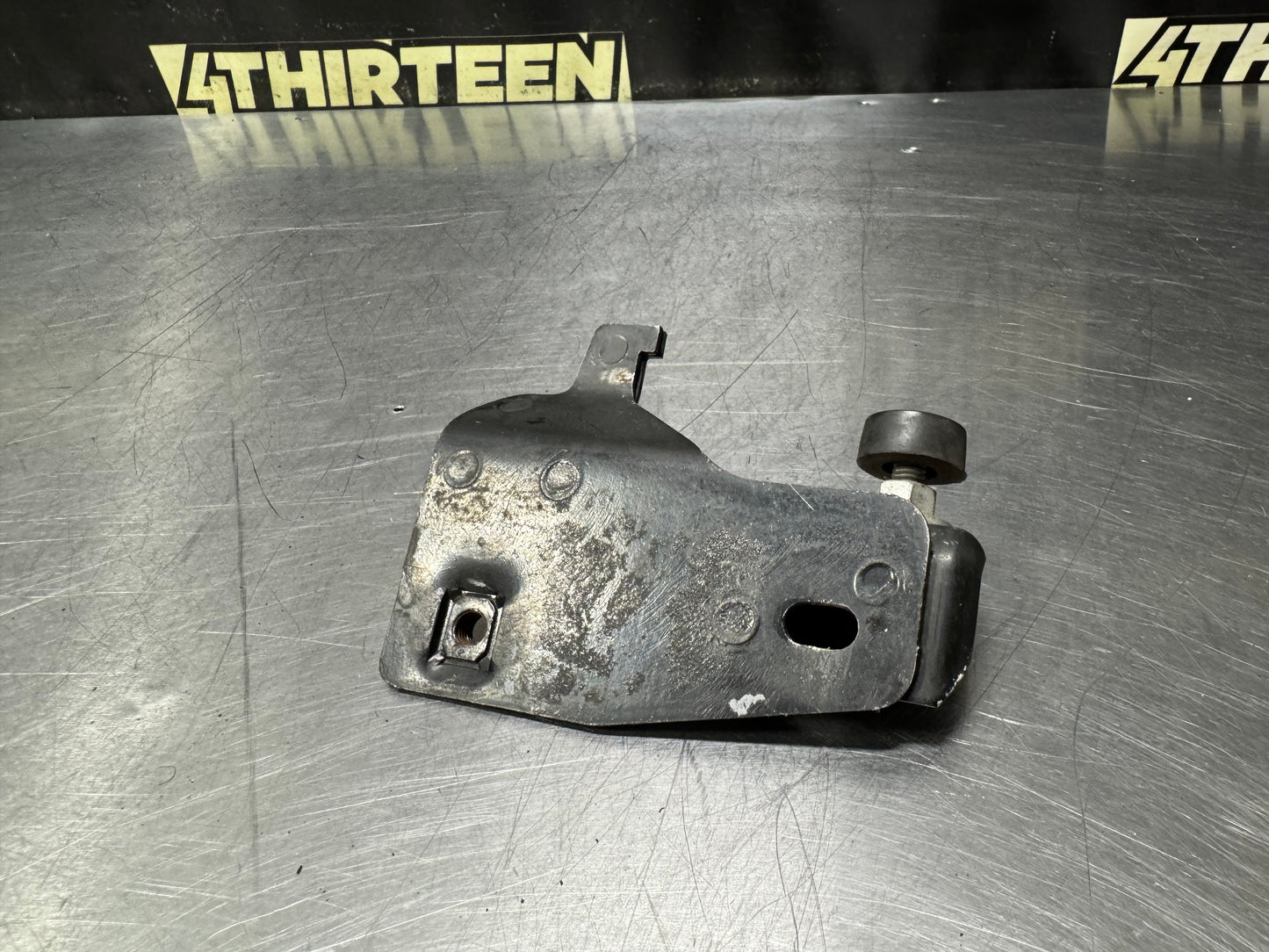 97-04 CORVETTE C5 HOOD BUMP STOP BRCKET RIGHT USED #N870