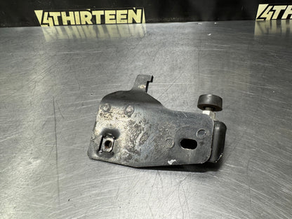 97-04 CORVETTE C5 HOOD BUMP STOP BRCKET RIGHT USED #N870