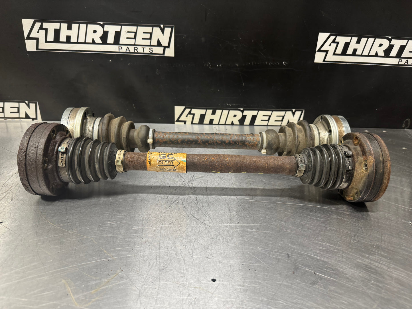 04-06 PONTIAC GTO AXLE SHAFT PAIR DRIVER AND PASSENGER SIDE LH & RH #L396