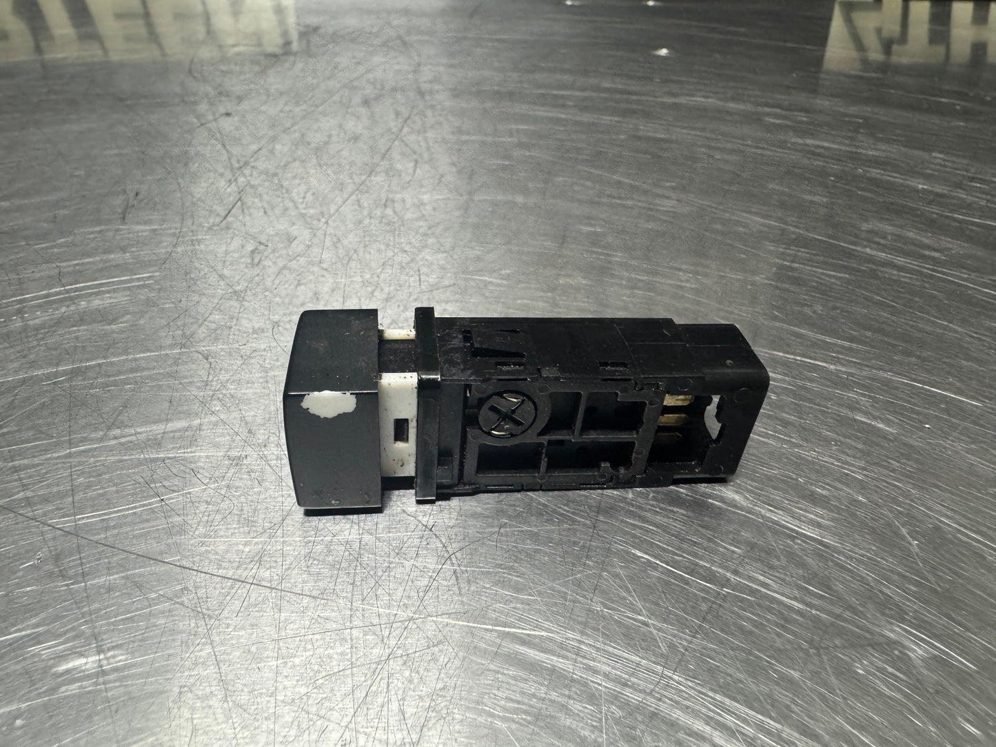 04 PONTIAC GTO MANUAL TRANSMISSION TRACTION CONTROL SWITCH 92111642 OEM #N282