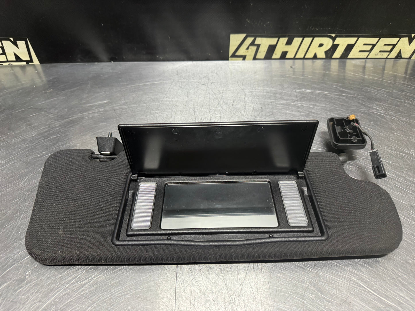 04-06 PONTIAC GTO RH PASSENGER SIDE SUN VISOR OEM #N684