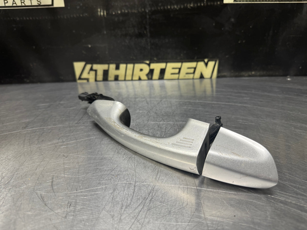 2015 FORD MUSTANG GT LH DRIVER SIDE EXTERIOR DOOR HANDLE SILVER OEM #V18