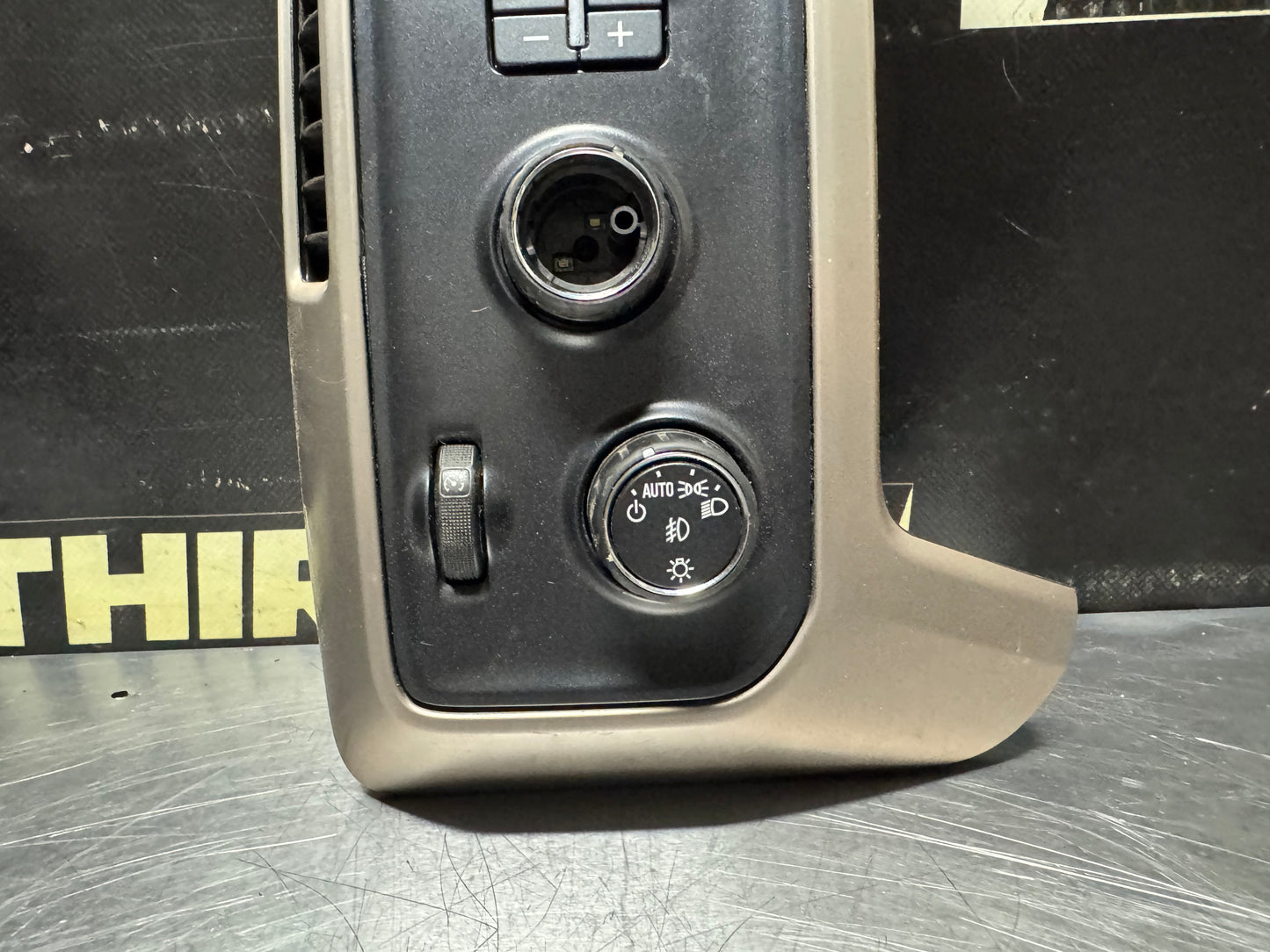 2015-2019 CHEVY SILVERADO 1500 2500 HEADLIGHT, 4x4, TOW CONTROL PANEL OEM #N434