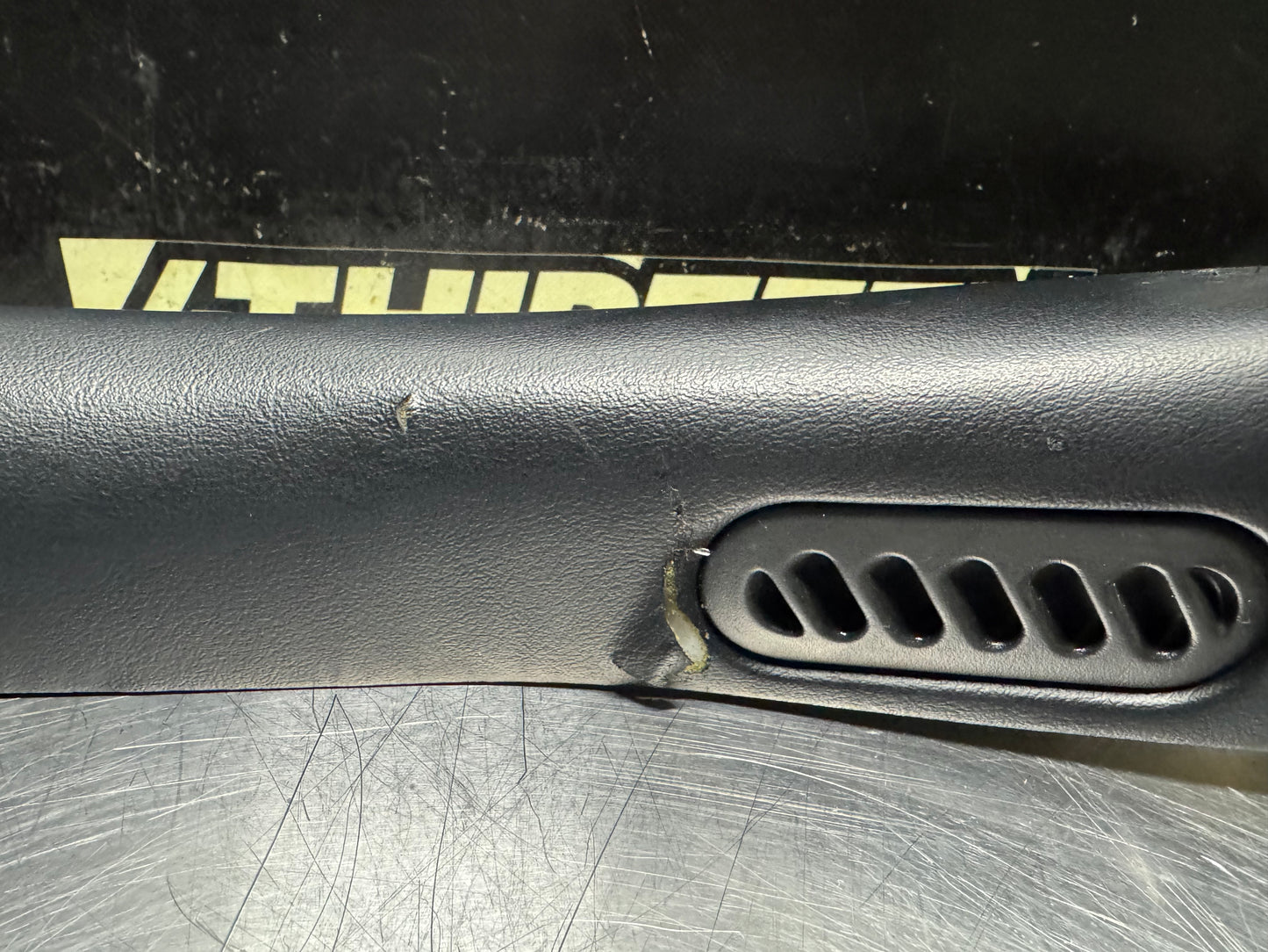 1997-2004 C5 CORVETTE LH DRIVER  FRONT A PILLAR TRIM EBONY OEM #N652