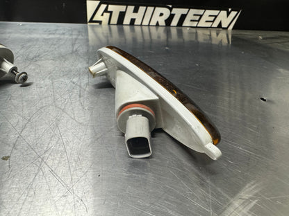 04-06 PONTIAC GTO FRONT BUMPER SIDE MARKERS OEM #N85
