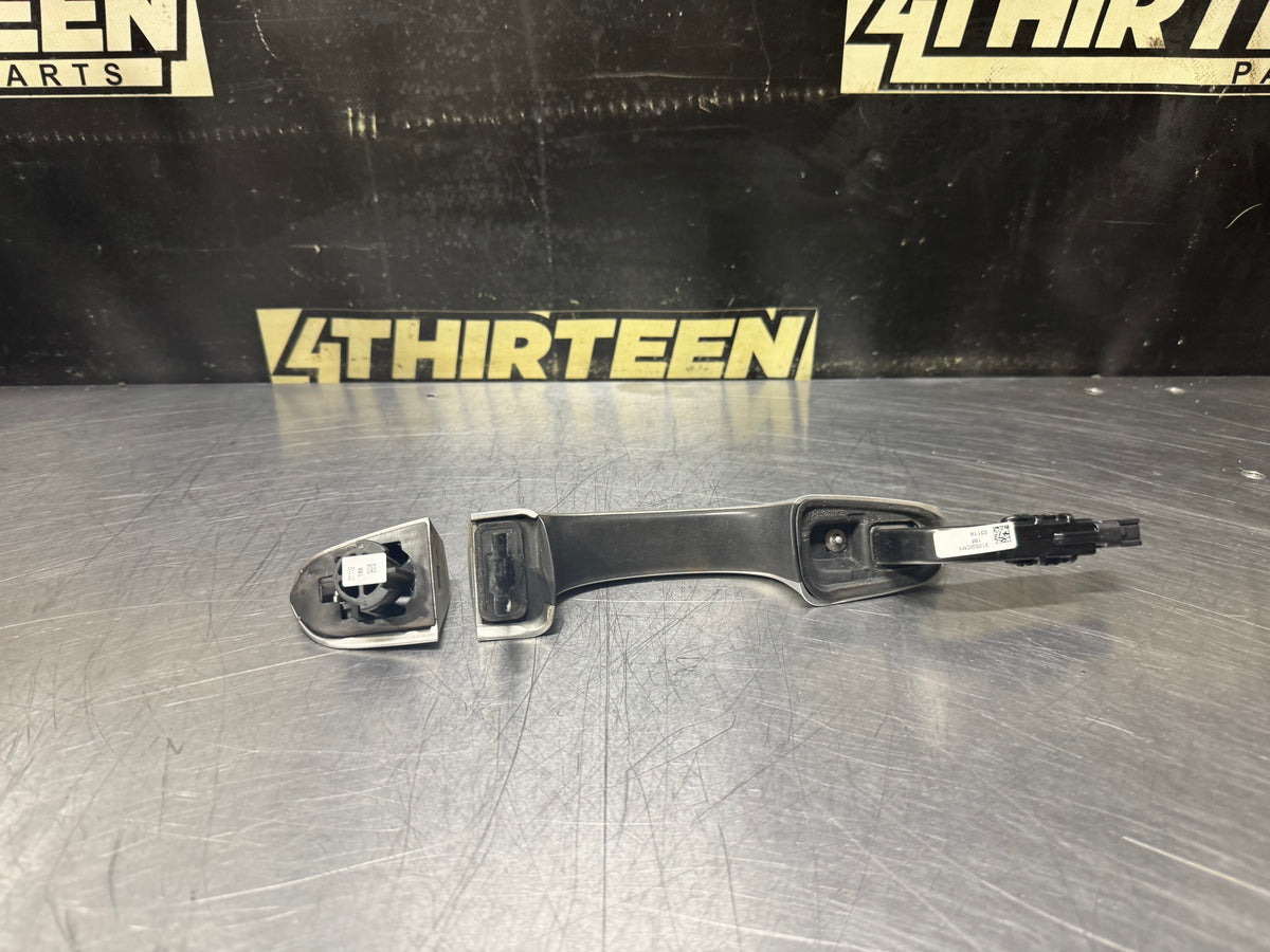 18-23 FORD MUSTANG GT RH PASSENGER SIDE EXTERIOR DOOR HANDLE SILVER OEM #V21
