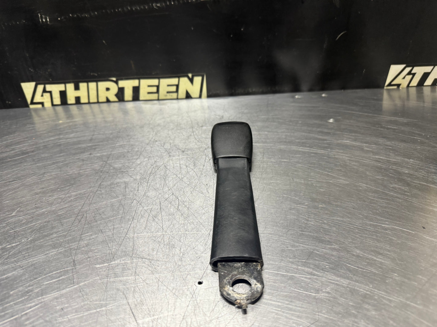 1997-2004 CORVETTE C5 RH PASSENGER SEAT BELT BUCKLE RECEIVER BLCK OEM #N498