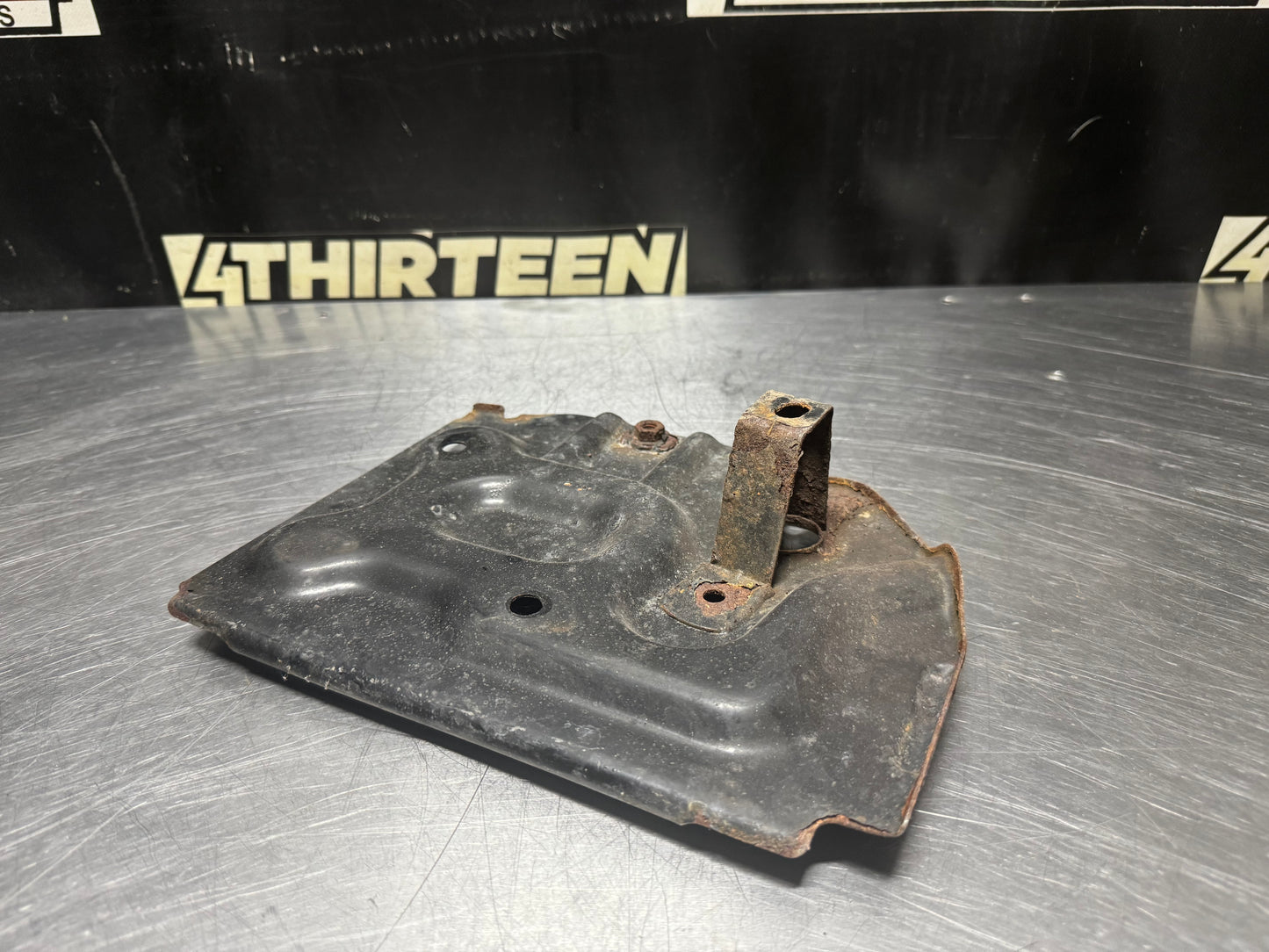 04-06 PONTIAC GTO BATTERY TRAY OEM #N317