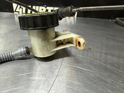 04-06 PONTIAC GTO HYDRAULIC CLUTCH MASTER CYLINDER W/RESERVOIR AND LINES #L458