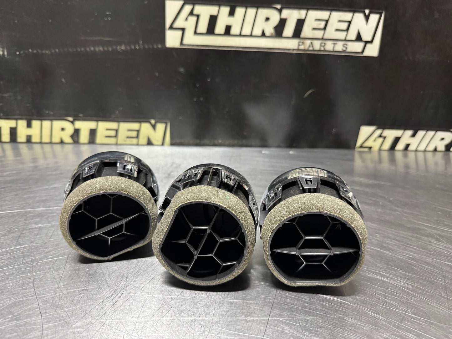 15-19 FORD MUSTANG CENTER DASH AIR VENTS SET OF 3 OEM #N760