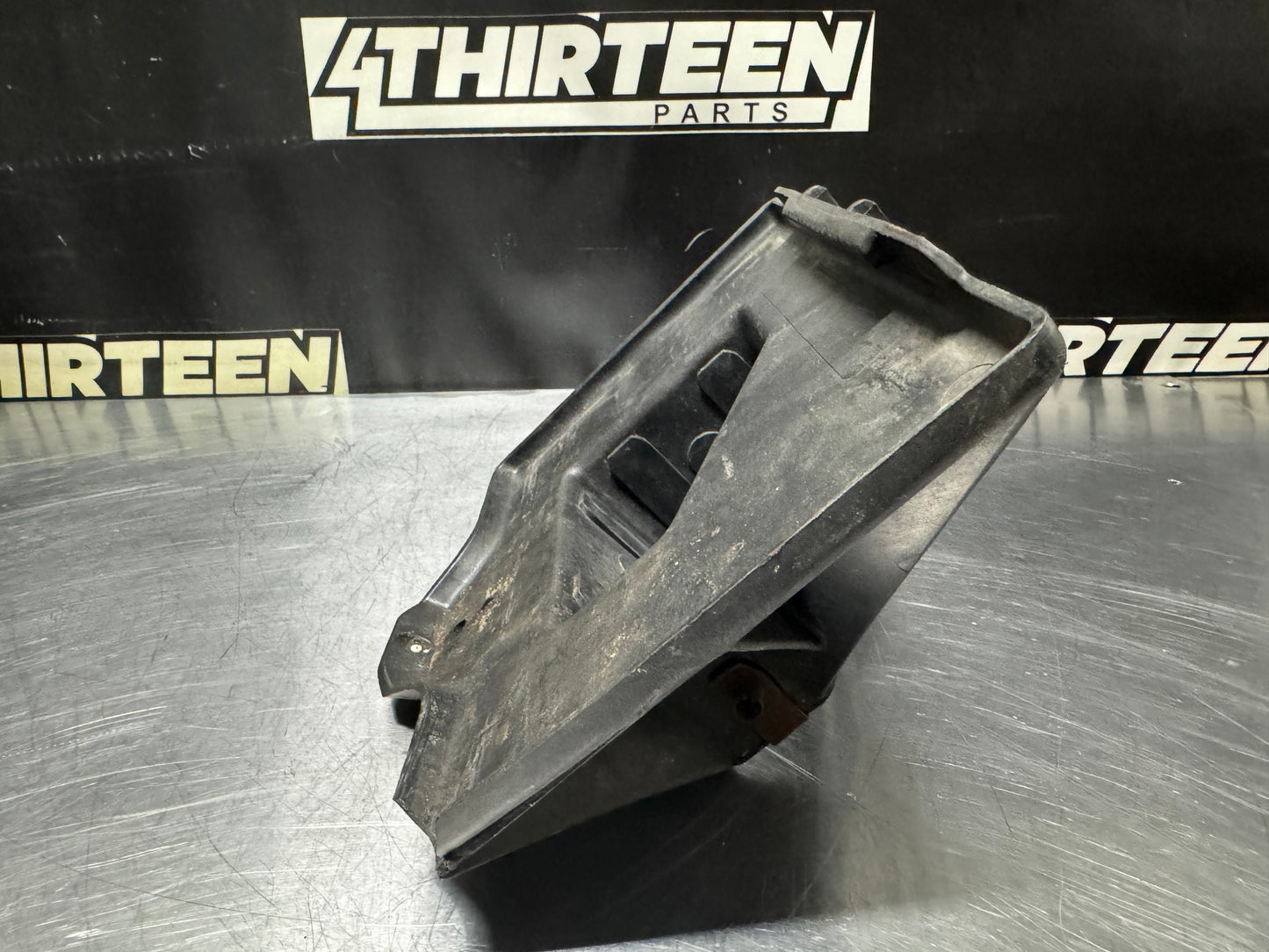 97-04 C5 CORVETTE BATTERY TRAY OEM 10268430 #N160