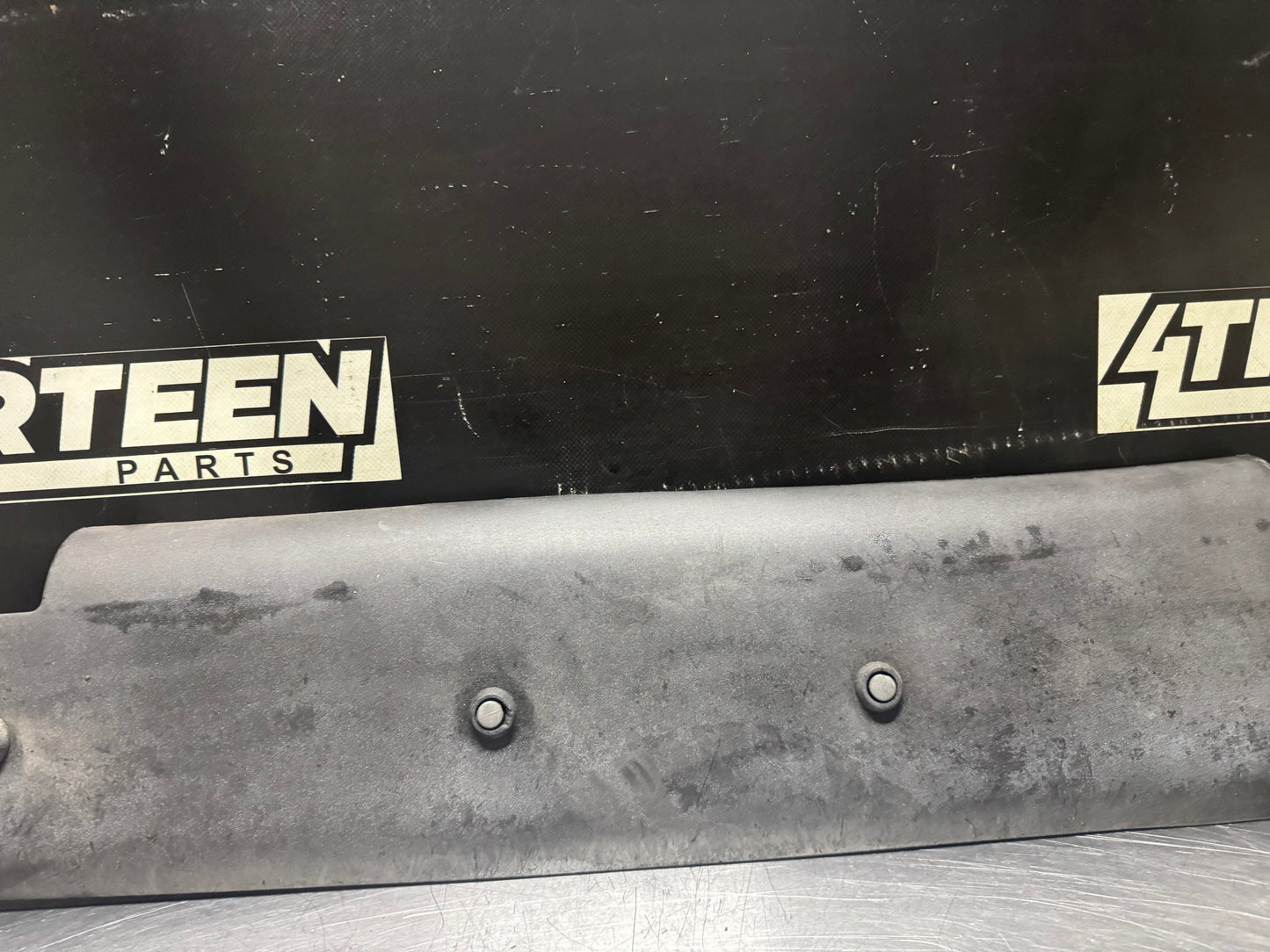 97-04 C5 CORVETTE LOWER CENTER AIR DEFLECTOR ASSEMBLY 10401458 OEM #N606