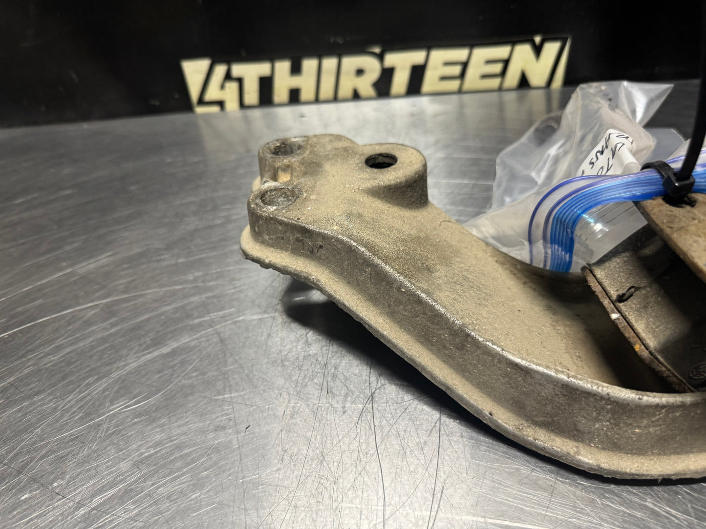 04-06 PONTIAC GTO TRANSMISSION T56 CROSSMEMBER OEM #N268