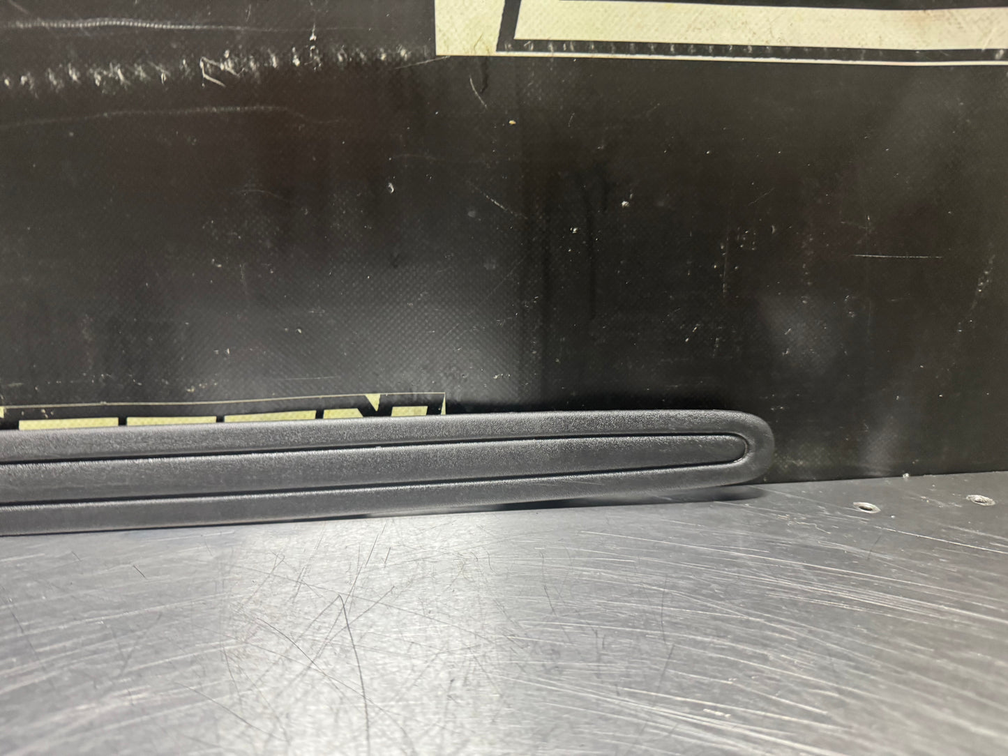 04-06 PONTIAC GTO SCUFF PLATE SILL TRIM OEM #N568