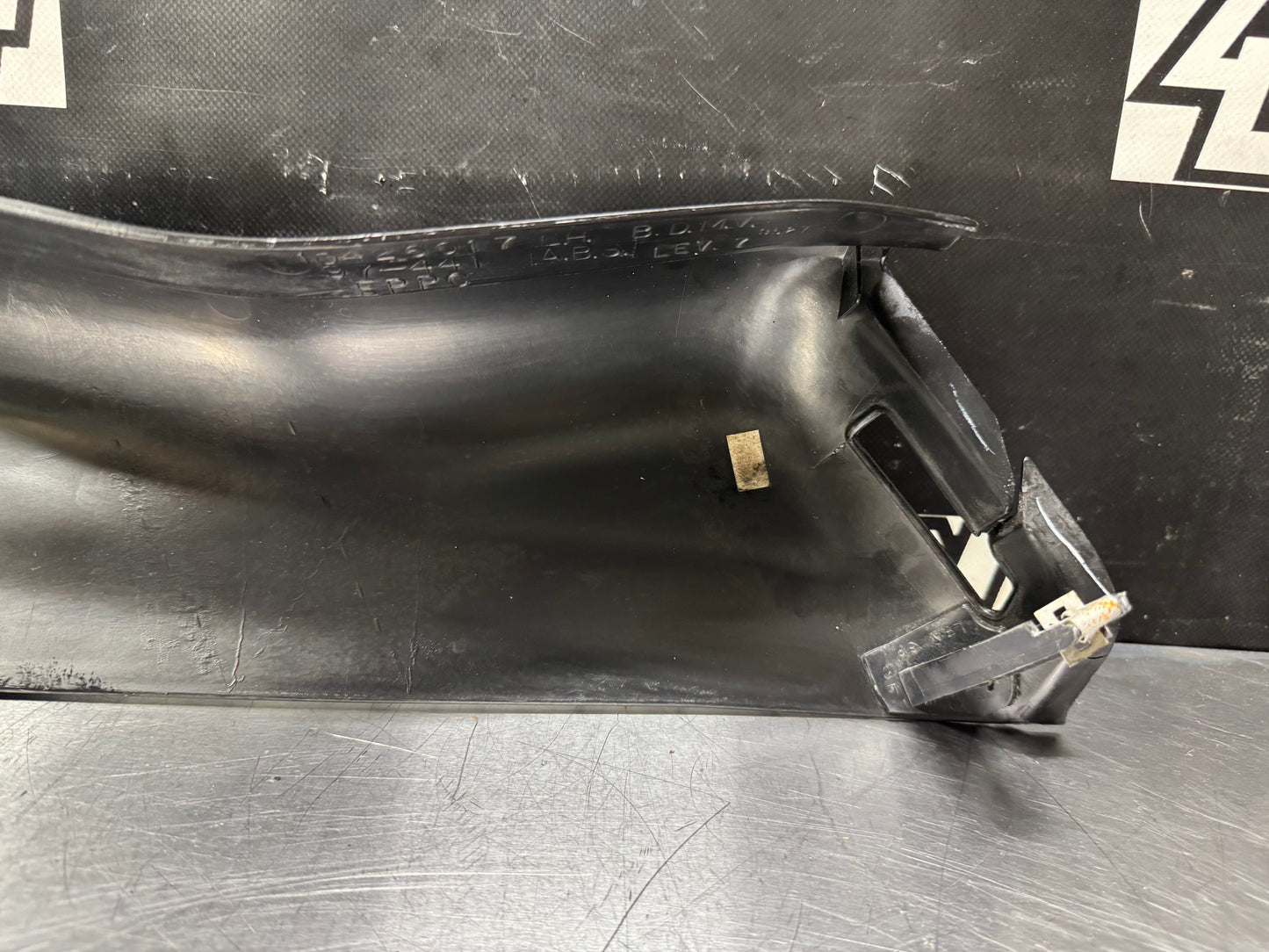 97-04 CORVETTE C5 LH B PILLAR TRIM 10426017 OEM #L467