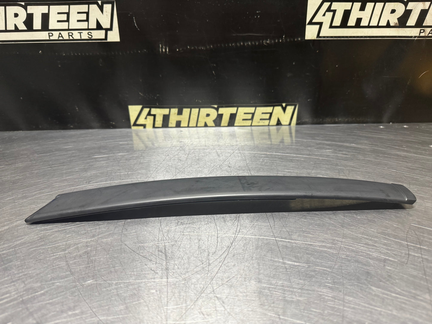 04-06 PONTIAC GTO EXTERIOR B PILLAR WINDOW TRIM RH SIDE 92093112 OEM #N591