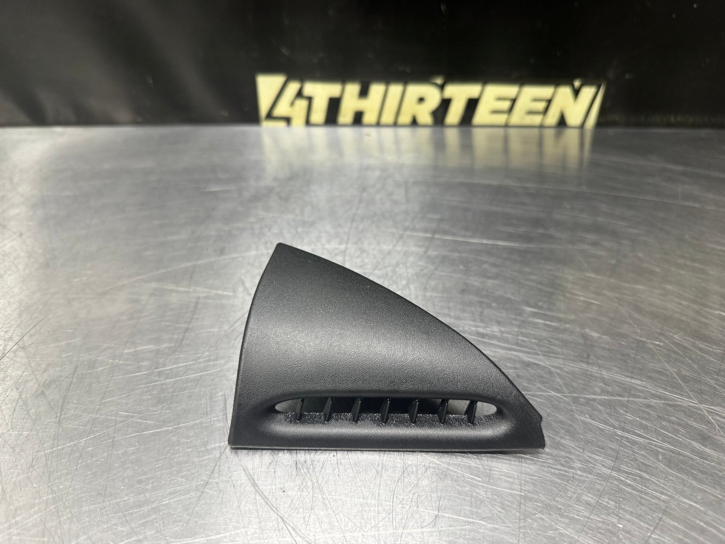 04-06 GTO PASSENGER RH SIDE DOOR PANEL MIRROR VENT TRIM OEM 92091111 #N618