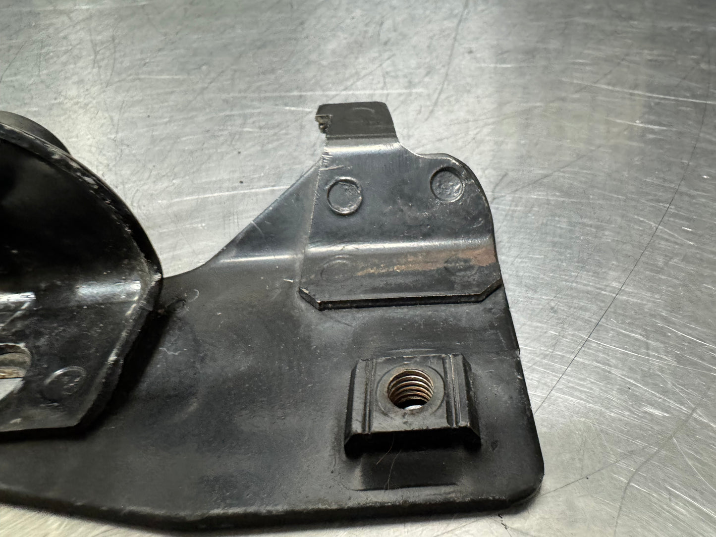 97-04 CORVETTE C5 HOOD BUMP STOP BRCKET RIGHT USED #N870