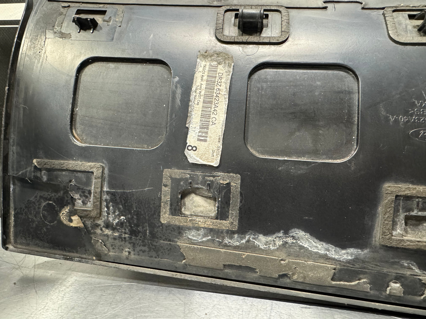 13-14 FORD MUSTANG GT TRUNK FINISH PANEL MOLDING OEM #L439