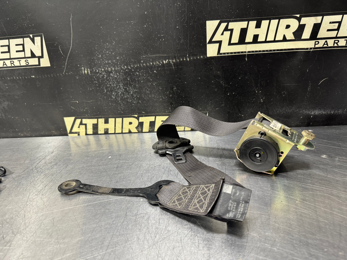 04-06 PONTIAC GTO RIGHT HAND SEATBELT WITH RETRACTOR OEM #X35