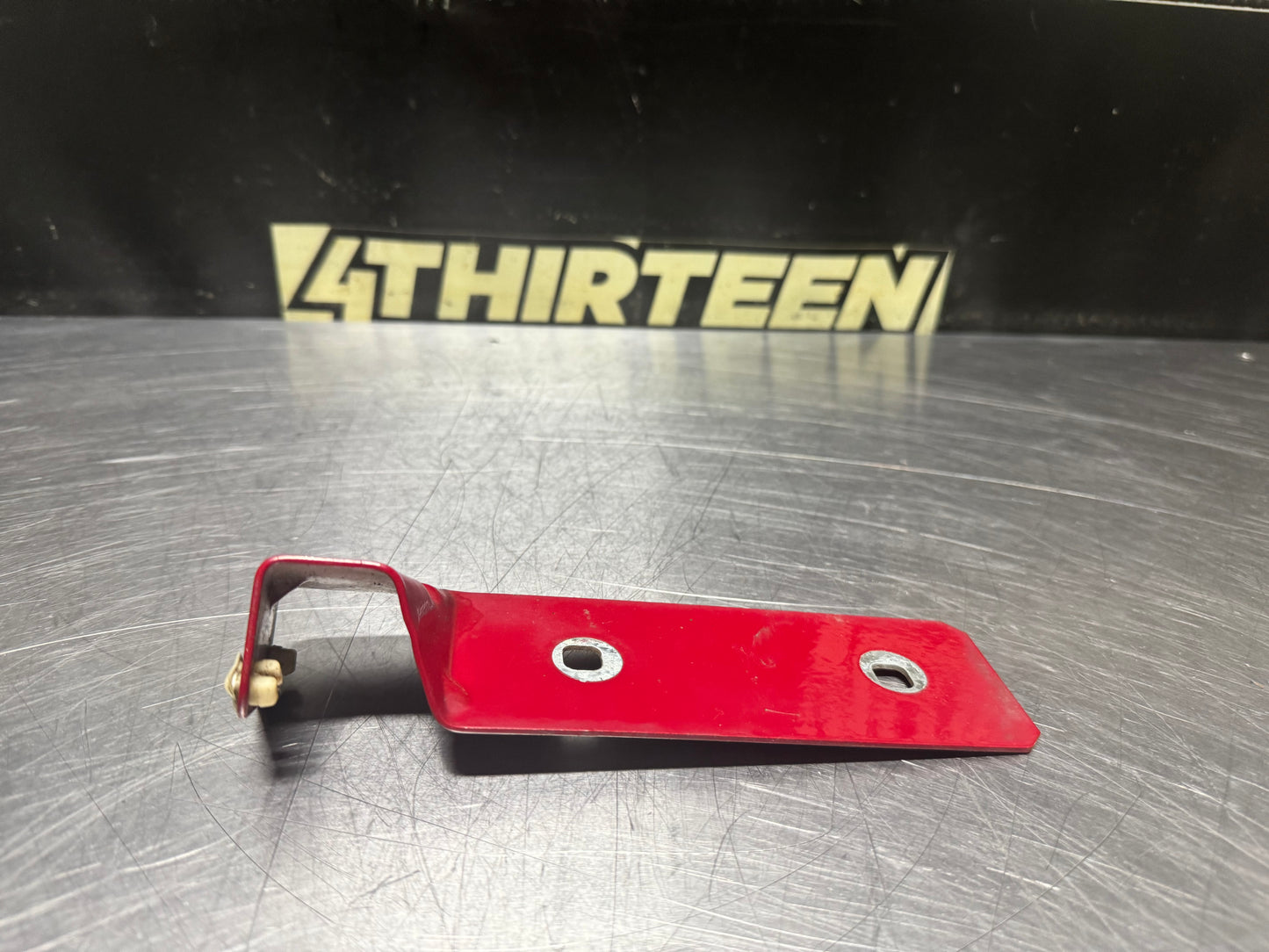 04-06 PONTIAC GTO LH  DRIVER FENDER SIDE SKIRT SUPPORT BRACKET OEM #N638
