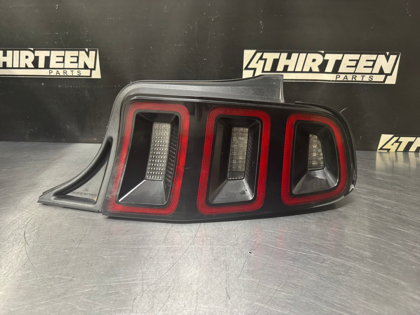 13-14 FORD MUSTANG LED RH PASSENGER TAIL LIGHT DR33-13B504-AG OEM #N337