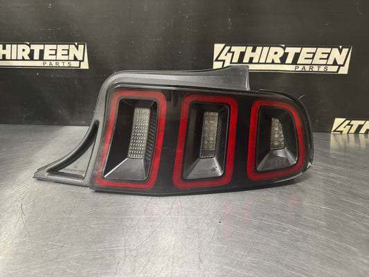 13-14 FORD MUSTANG LED RH PASSENGER TAIL LIGHT DR33-13B504-AG OEM #N337